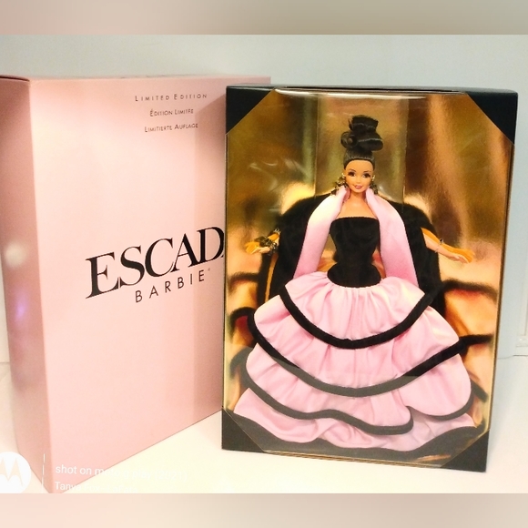 🌹🍃New In Box~Limited Edition 1996 ESCADA Barbie Doll - Picture 6 of 7